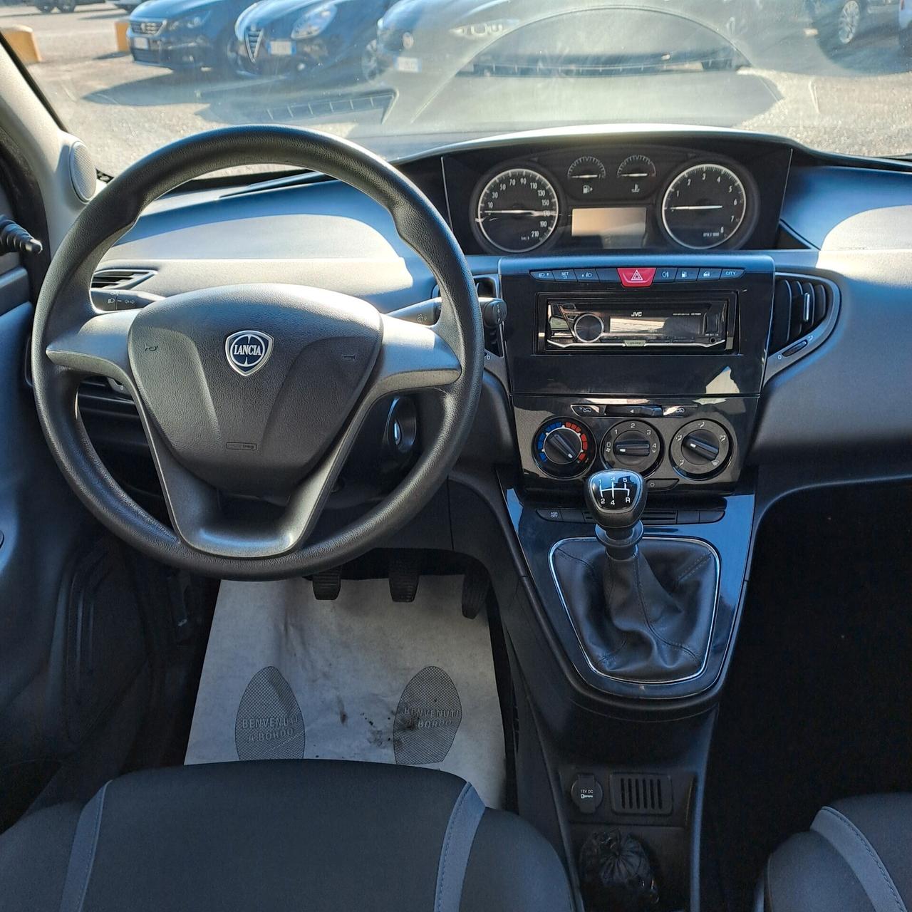 Lancia Ypsilon 1.2 Ecochic 69 Cv Silver