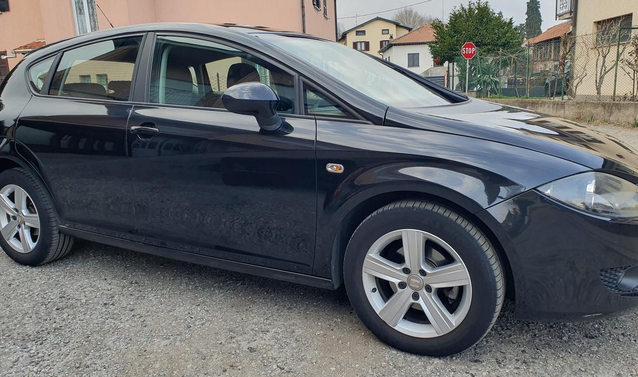 Seat Leon 1.6 TDI 90CV *NeoPatentati*