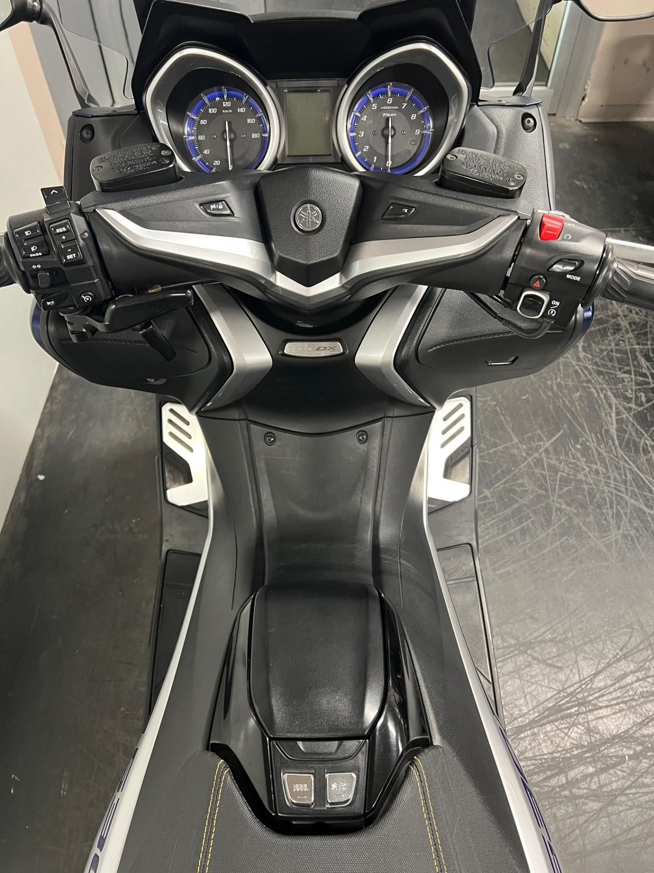 Yamaha TMAX DX