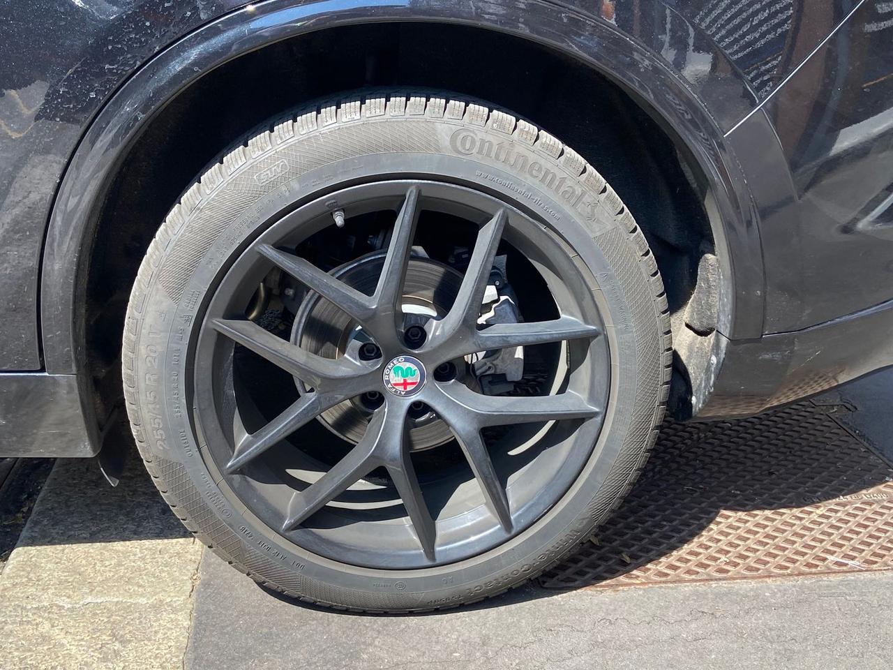 Alfa Romeo Stelvio Executive 2.2 #11022