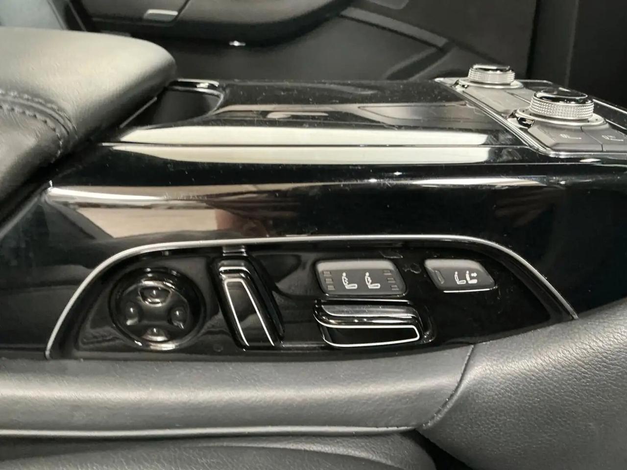 Audi A8 L 6.3 W12 FSI quattro tiptronic