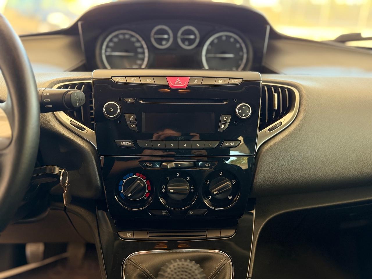 Lancia Ypsilon 1.2 69 CV 5 porte Gold