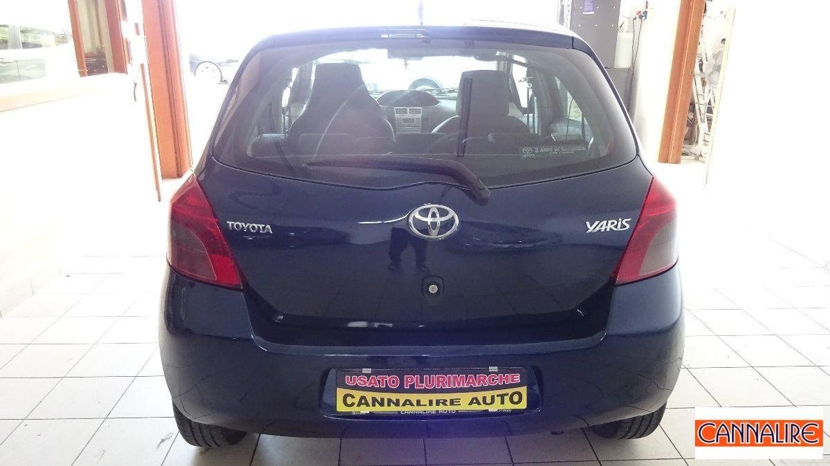 TOYOTA - Yaris - 1.0 5p.