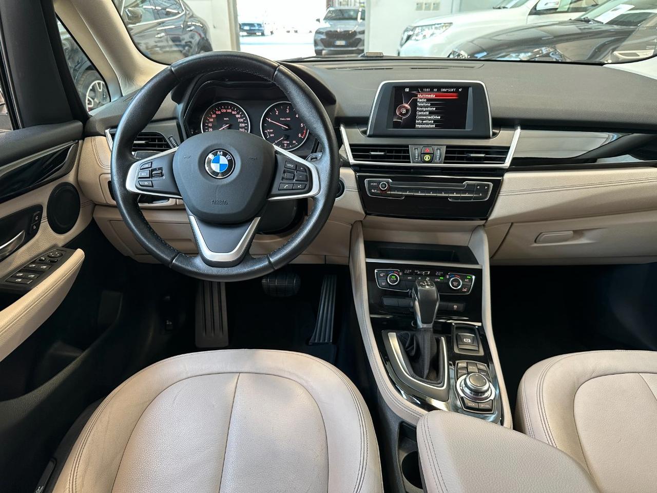BMW 216 d Active Tourer Luxury Auto - LED - 17" - Pelle - Navi