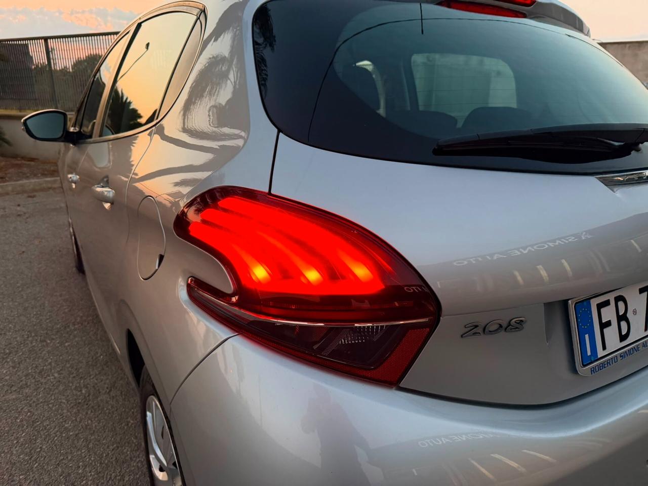 Peugeot 208 1.4 HDi 68 CV 5 porte Allure