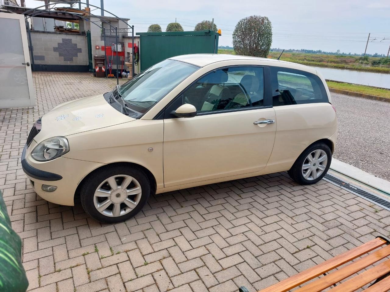 Lancia Ypsilon 1.2 EURO 4 X NEOPATENTATI