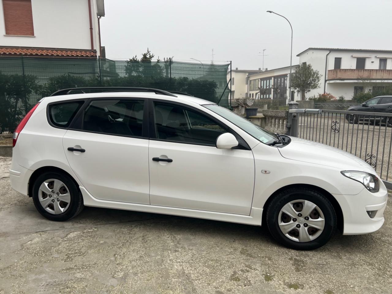HYUNDAI I30 CW 1.6 DIESEL 90CV COMFORT POCHI KM 79 MILA