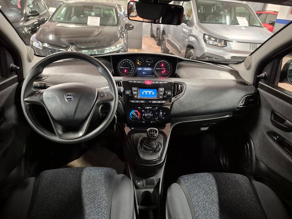 Lancia Ypsilon 1.0 FireFly 5 porte S&S Hybrid Ecochic Silver