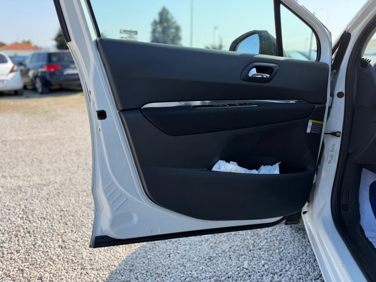 Peugeot 5008 1.6 e-HDi 112CV Stop&Start cambio robotizzato Tecno