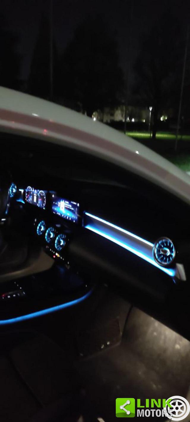 MERCEDES-BENZ A 200 Premium AMG 4MATIC
