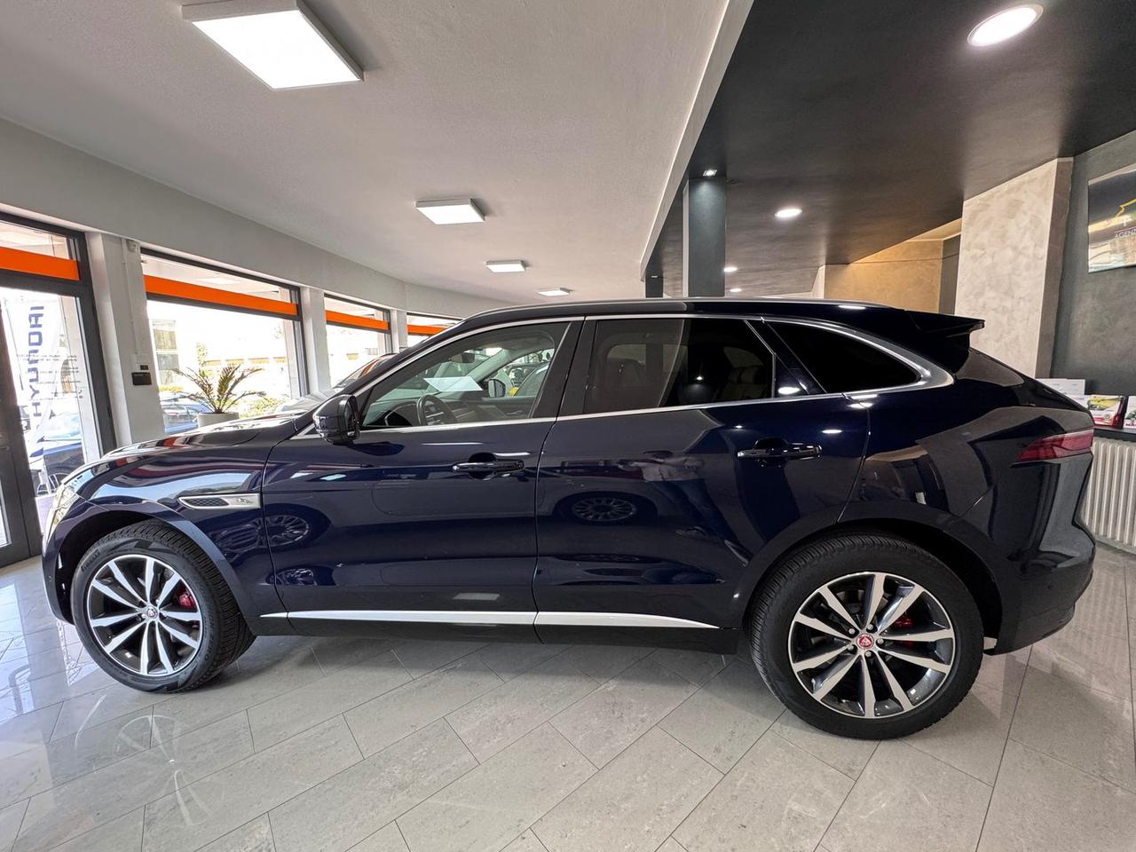 Jaguar F-Pace S D 200 MHEV -- PRESTIGE