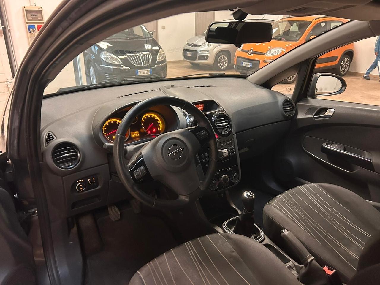 Opel Corsa 1.2 3 porte b-color