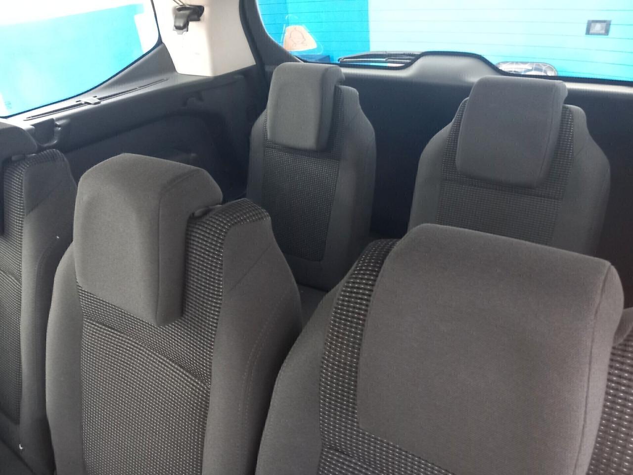 Peugeot 5008 1.6 diesel automatica 7 posti 152 mila km anno 2013