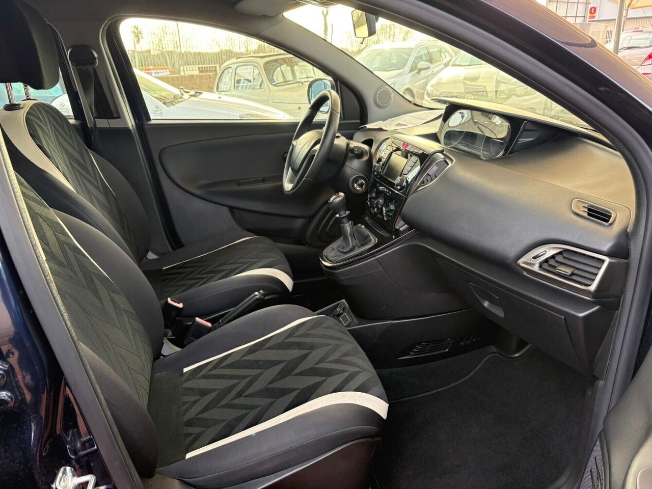 Lancia Ypsilon 1.2 69 CV 5 porte GPL Ecochic Silver