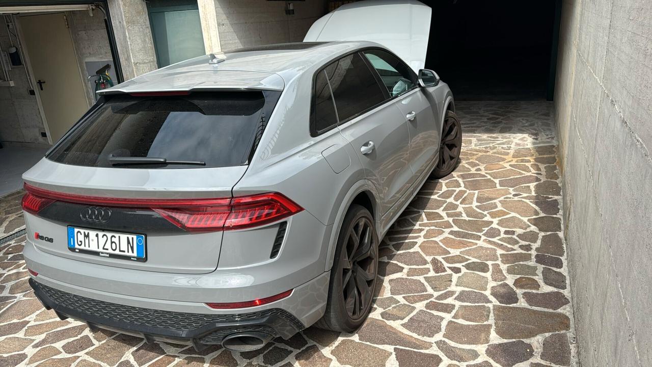 Audi Q8 RS TFSI V8 quattro tiptronic