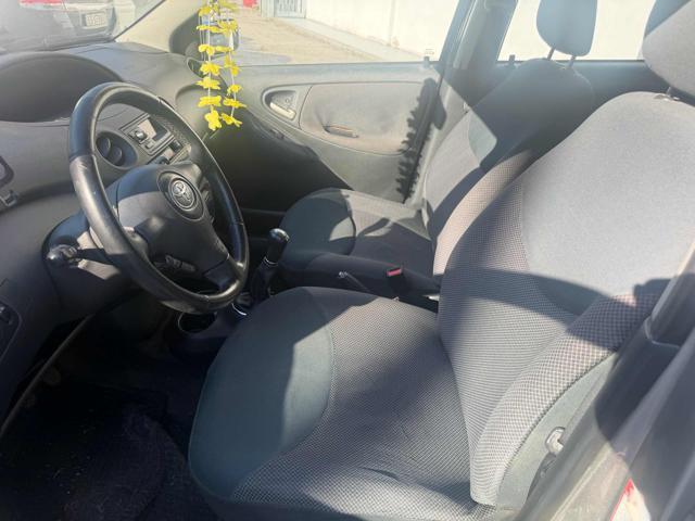 TOYOTA Yaris 1.3i 16V cat 5p Sol senza nessun lavoro da fare