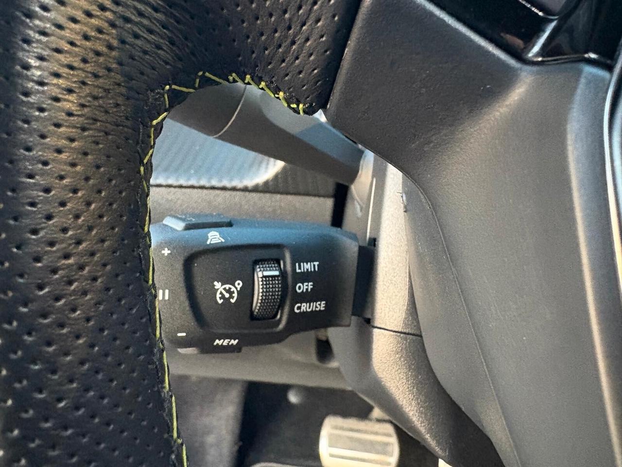 Peugeot 208 GT PACK motore elettrico 136 CV SPOTICAR