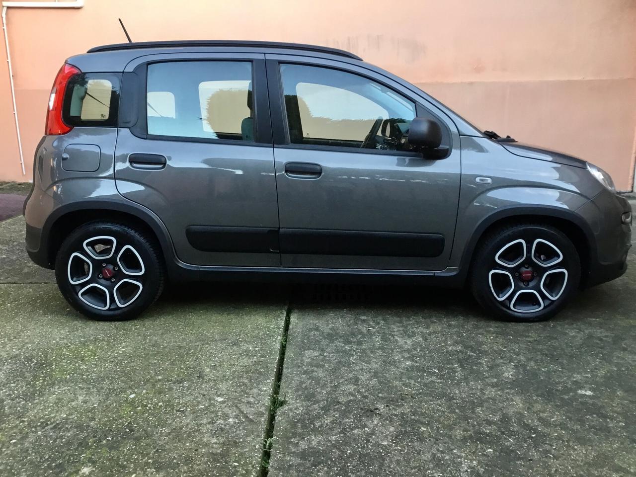 Fiat Panda 1.0 FireFly S&S Hybrid City Life 70 cv 6 marce