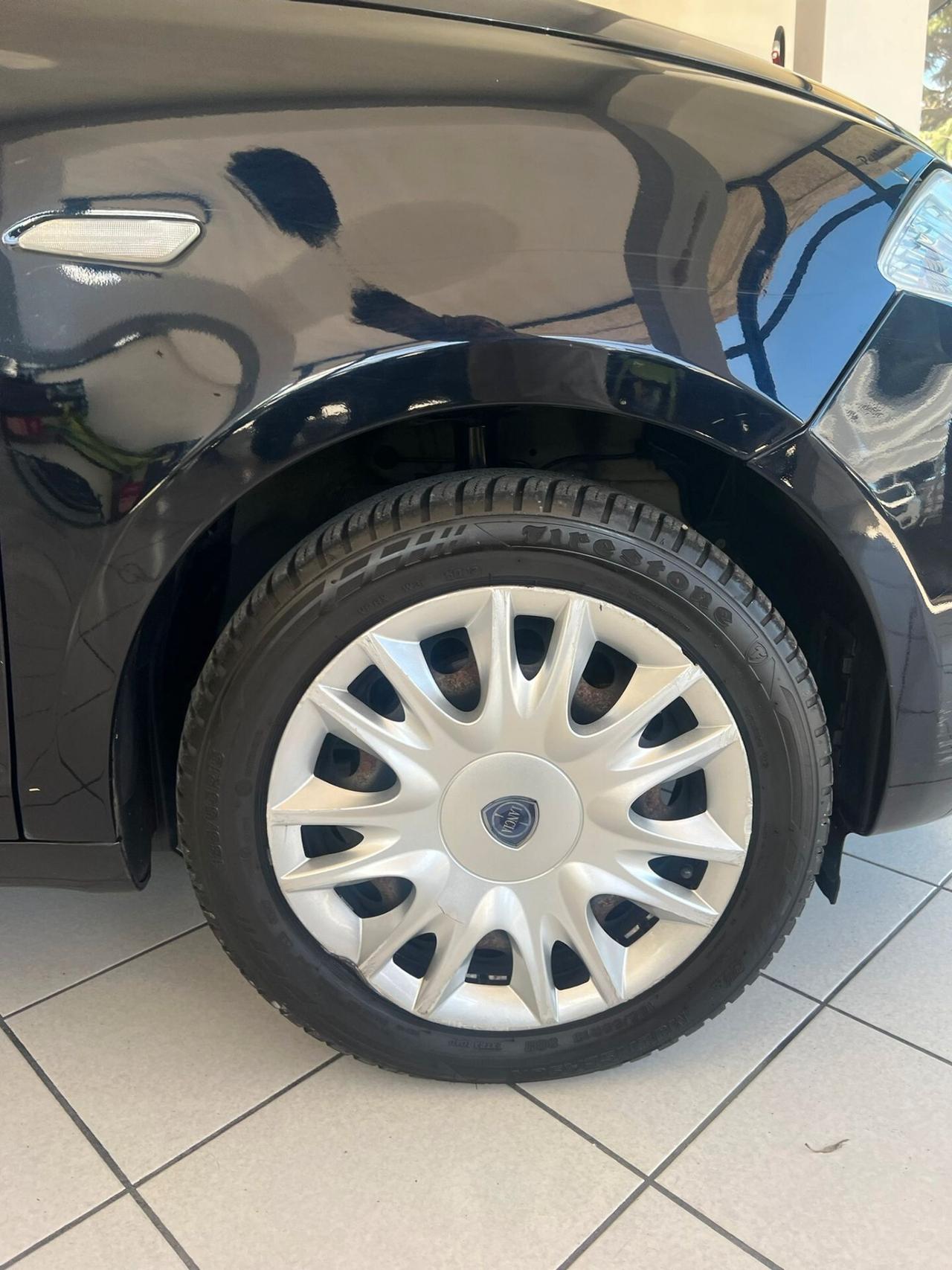 Lancia Ypsilon 1.2 69 CV 5 porte S&S Platinum