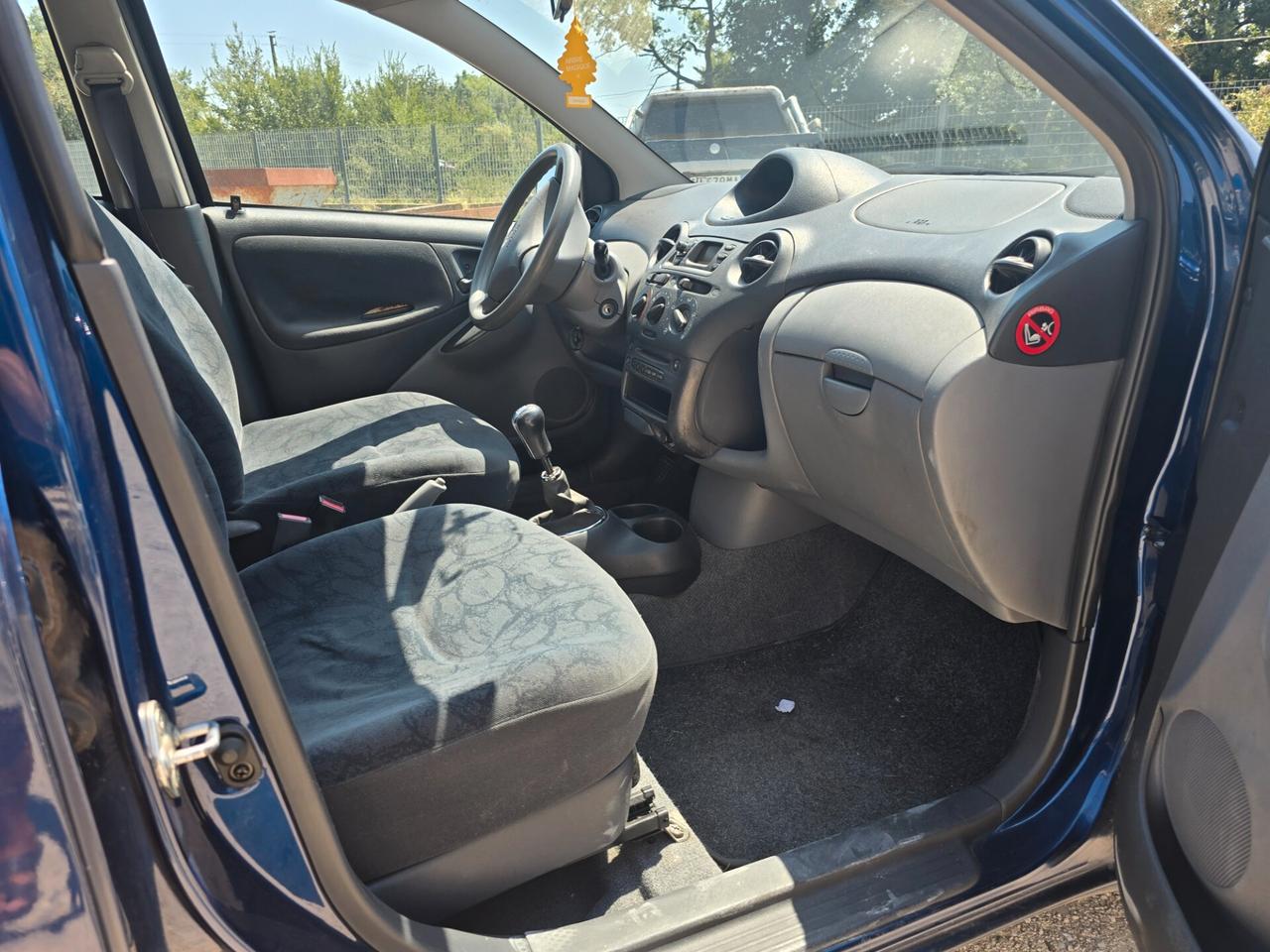 Toyota Yaris 1.0i 16V cat 5 porte Sol 68cv
