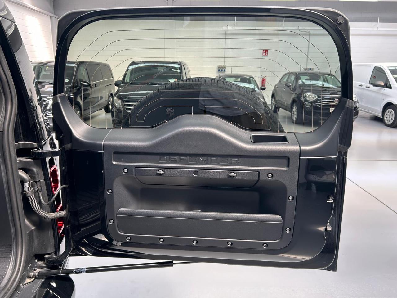 Land Rover Defender 110 3.0D I6 200 CV AWD Auto X-Dynamic SE