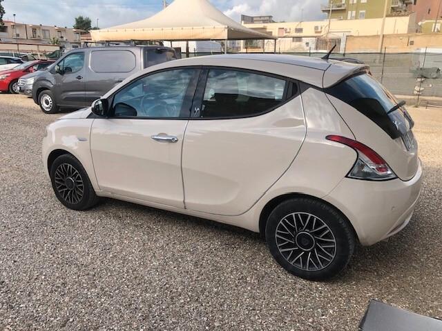 Lancia Ypsilon 1.2 69 CV 5 porte S&S Gold