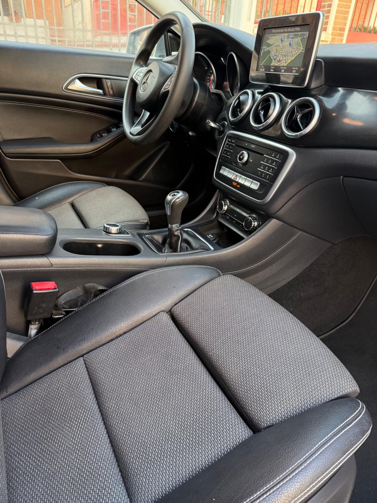Mercedes-benz CLA 180 d Premium