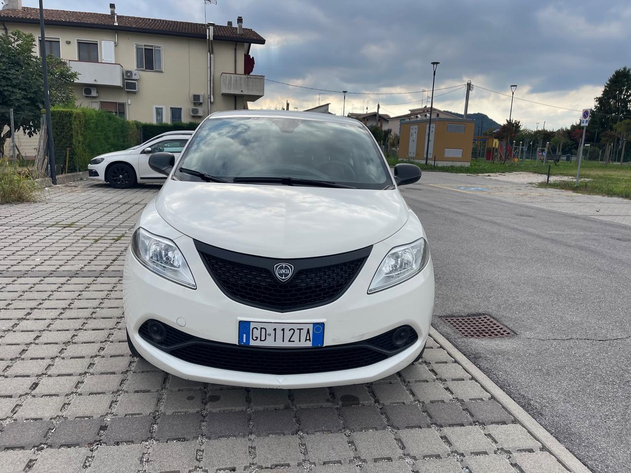 Lancia Ypsilon 1.0 FireFly 5 porte S&S Hybrid Ecochic Gold