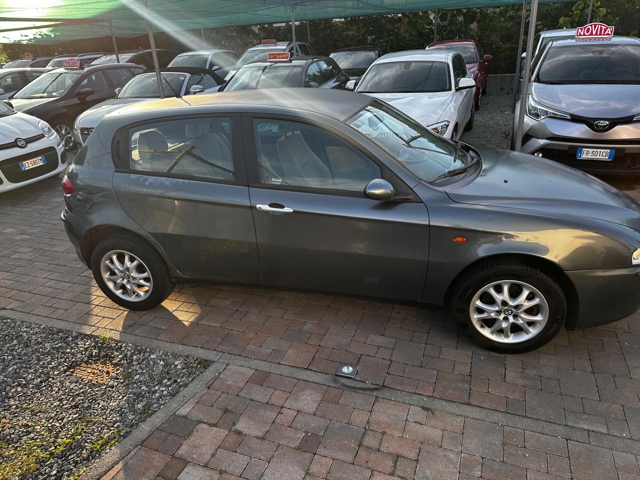 Alfa Romeo 147 1.6i 16V Twin Spark cat 5p. Distinctive