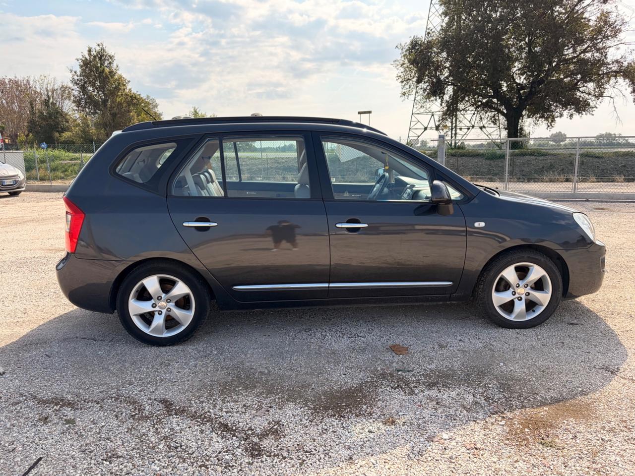 Kia Carens 2.0 16V CRDi VGT LX Family