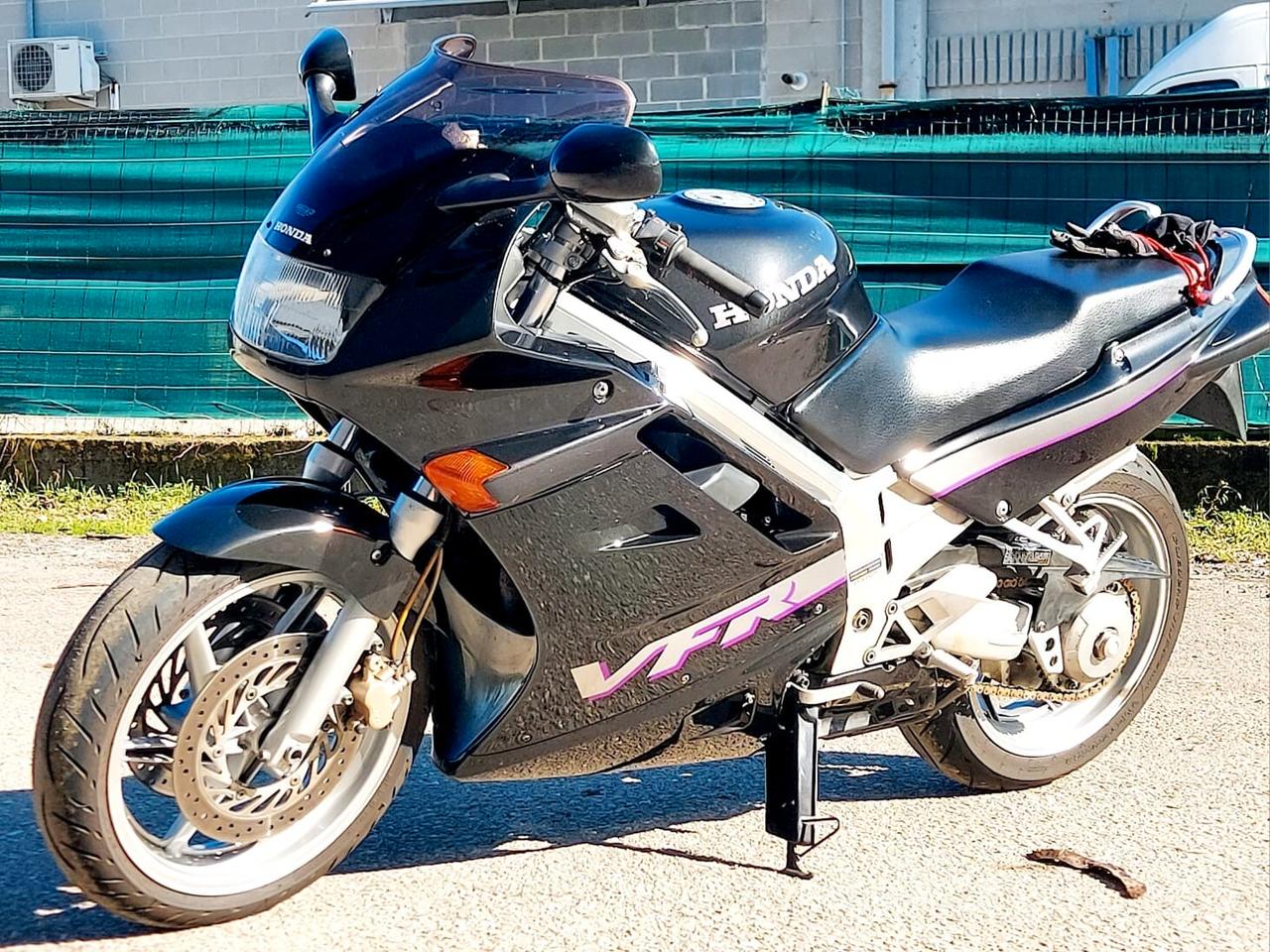 Honda VFR 750 F (iscritta asi) +3 bauletti Givi