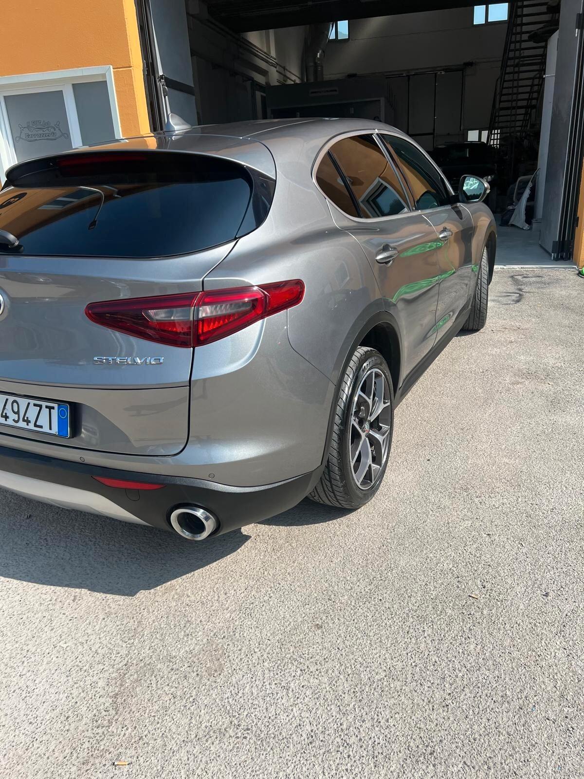 Alfa Romeo Stelvio 2.2 Turbodiesel 180 CV AT8 Q4