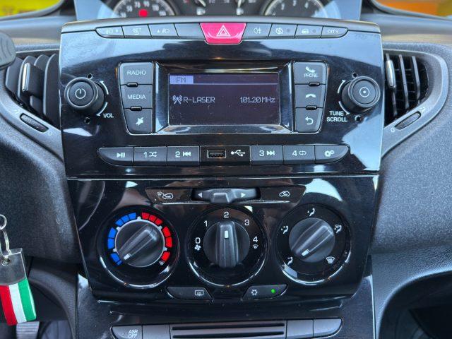 LANCIA Ypsilon 1.0 FireFly 5 porte S&S Hybrid Ecochic Silver