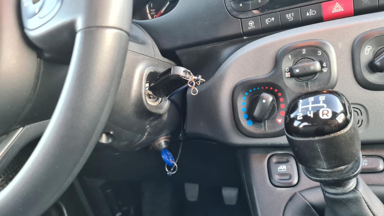 Fiat Panda 1.2 benz. 70 cv Lounge 2019 Neopatentati