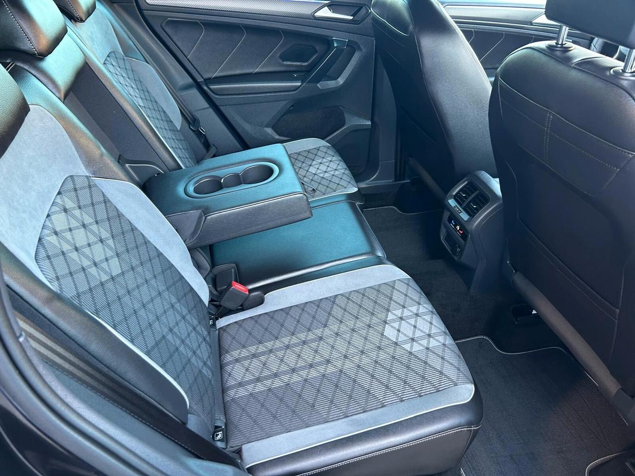 Volkswagen Tiguan 2.0 TDI 150 CV SCR DSG R-Line