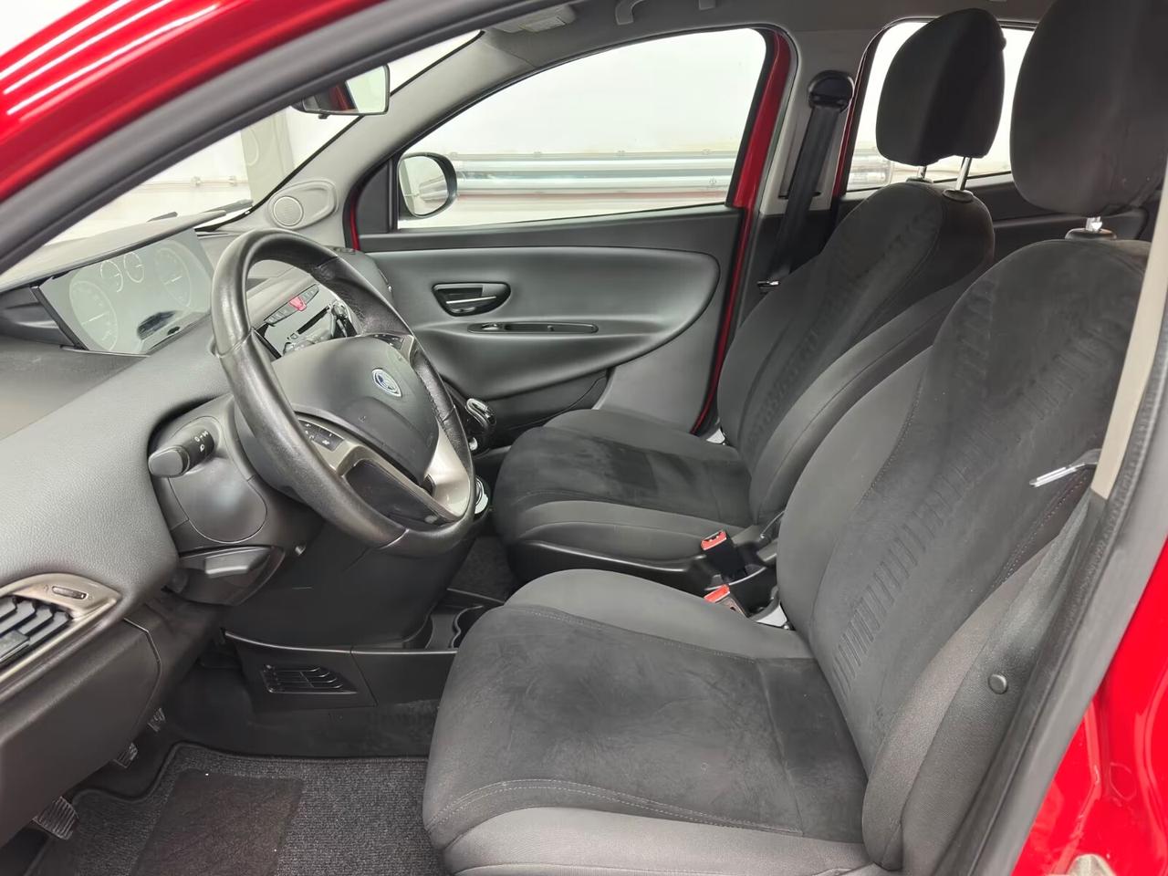 Lancia Ypsilon 1.2 69 CV 5 porte Platinum Ok neo patentati