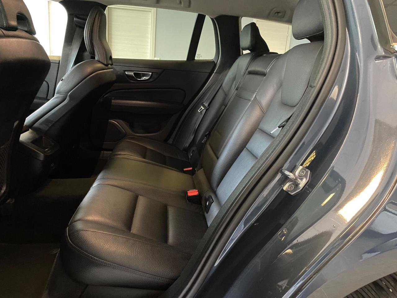 Volvo V60 B4 2.0 197 CV Geartronic Momentum Business Pro