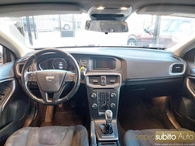 VOLVO V40 D2 1.6 Momentum