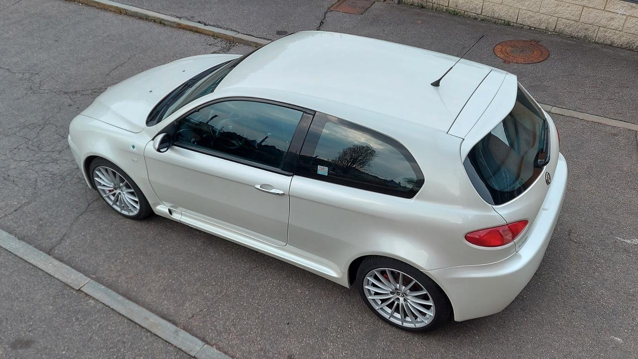 Alfa Romeo 147 GTA 3.2i V6 24V (cambio manuale)