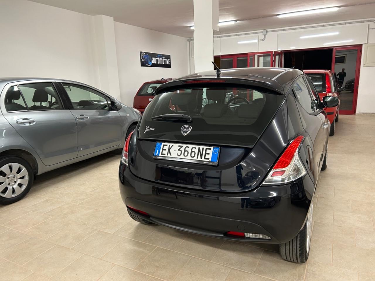 Lancia Ypsilon 1.2 69 CV 5 porte Silver