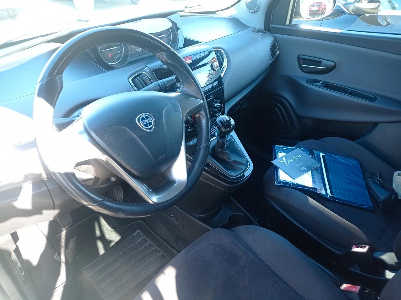 Lancia Ypsilon 1.2 69 CV 5 porte GPL di serie Ecochic Gold