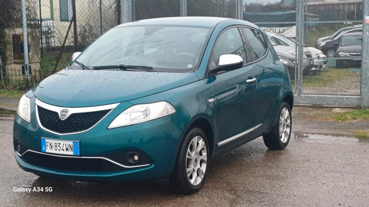 Lancia Ypsilon 1.2 69 CV 5 porte S&S Platinum
