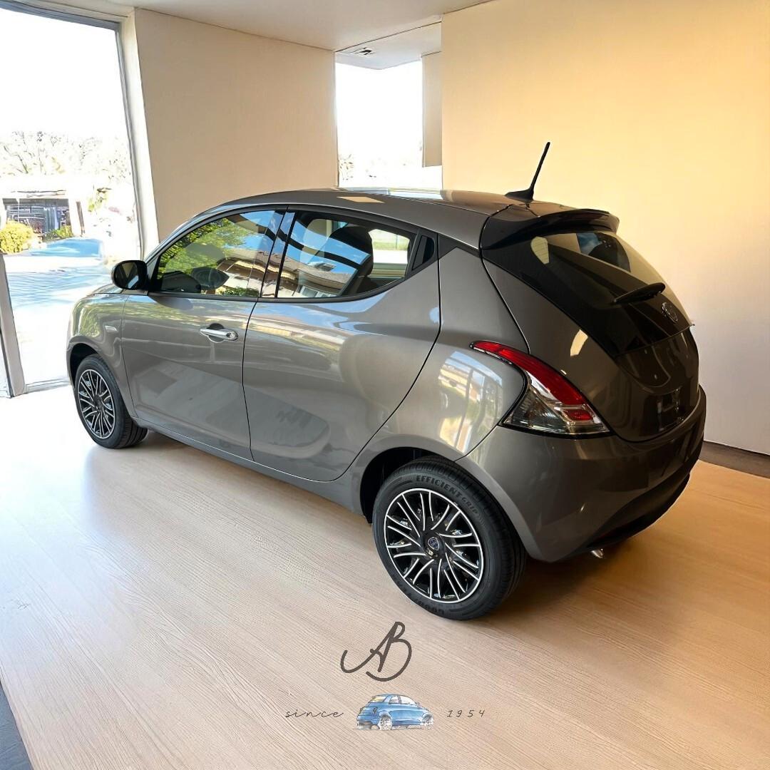 Lancia Ypsilon 1.0 FireFly 5 porte S&S Hybrid Oro
