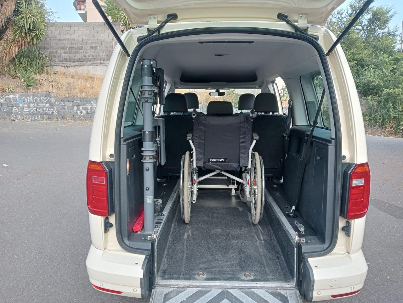 Volkswagen Caddy Pianale ribassato con rampa disabili in carrozzina