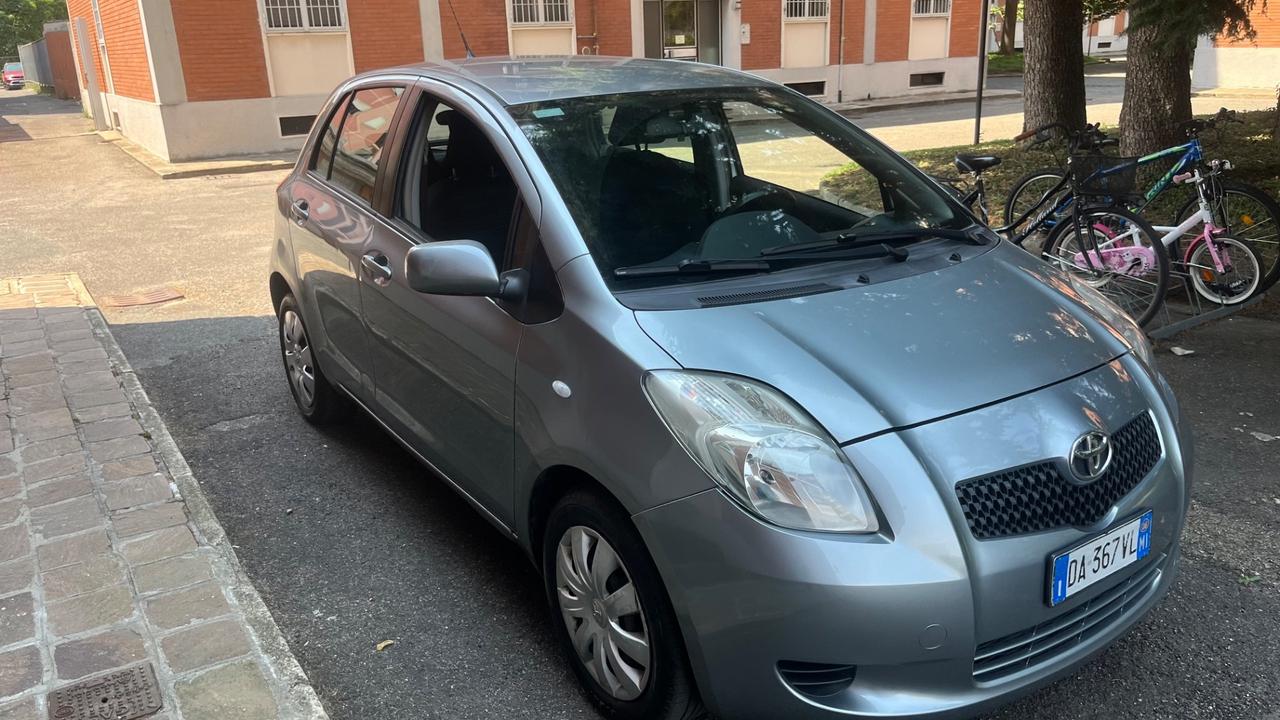 Toyota Yaris 1.0 5 porte Sol
