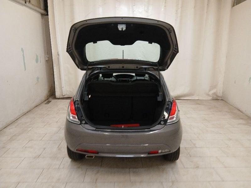Lancia Ypsilon 1.0 firefly hybrid Gold s&s 70cv