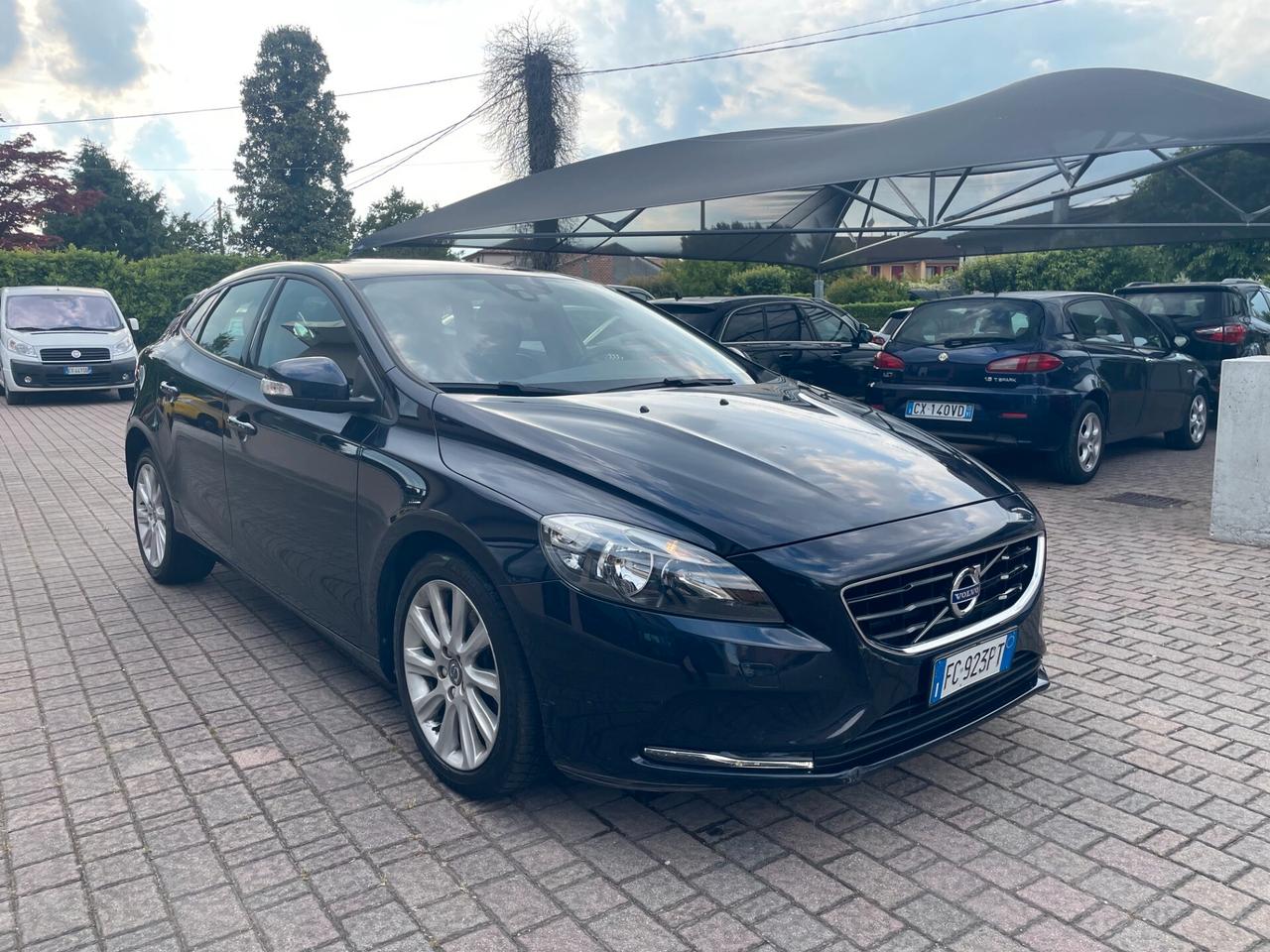 Volvo V40 D2 Geartronic Kinetic