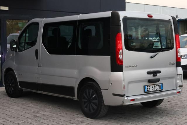 RENAULT Trafic 2.0 dCi/115 Passenger 8 Posti