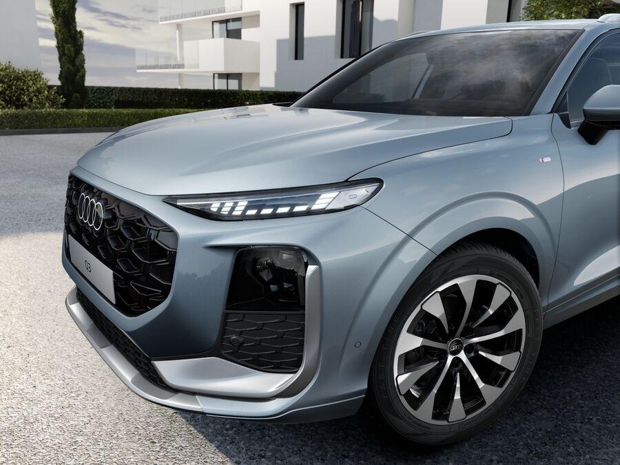 AUDI Audi Q3 SUV Business TFSI 110 kW S tronic