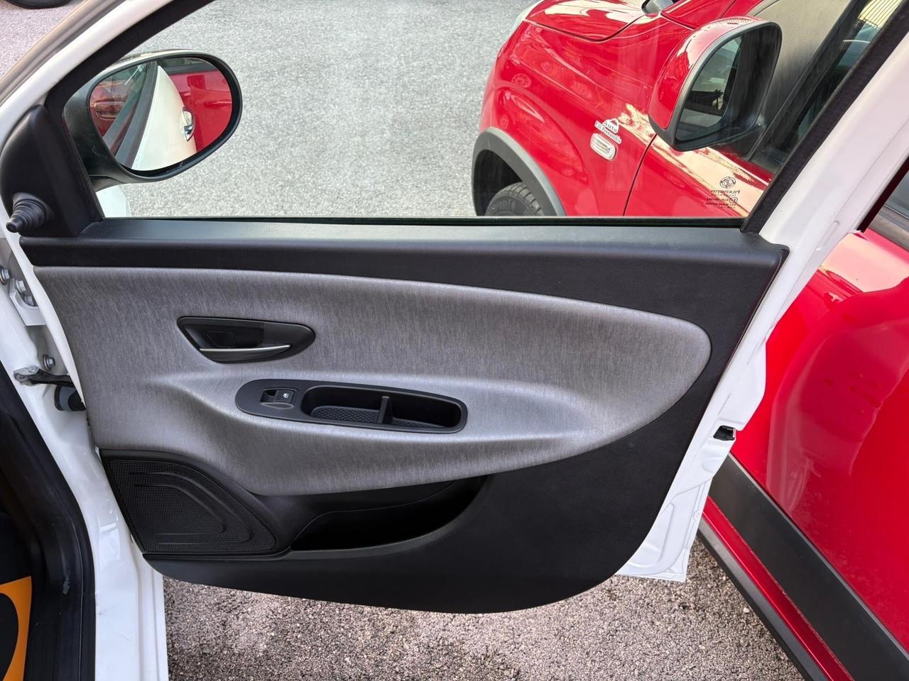 LANCIA YPSILON 1.3 DIESEL 95 (CV) 2014
